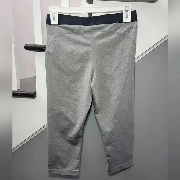 Women's Nike Pro Dri-Fit Gary Leggings/CROPPED L Workout Gym Athletic - Picture 3 of 4